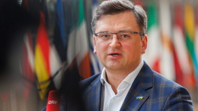 Welt: украинский министр Кулеба «вышел из себя» и раскритиковал главу Минобороны ФРГ из-за поставок оружия Киеву