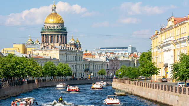 В Петербурге отменили масочный режим и ограничения на массовых мероприятиях