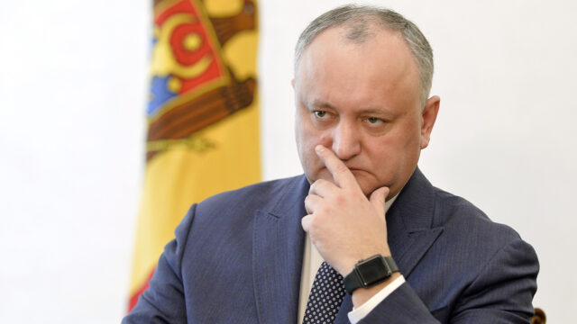 В доме экс-главы Молдовы Додона прошли обыски по делу об измене родине. Он задержан