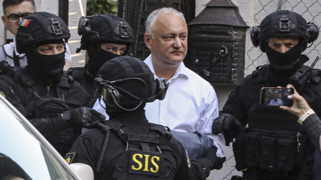 Экс-президента Молдовы Игоря Додона отправили под арест по делу о коррупции и госизмене