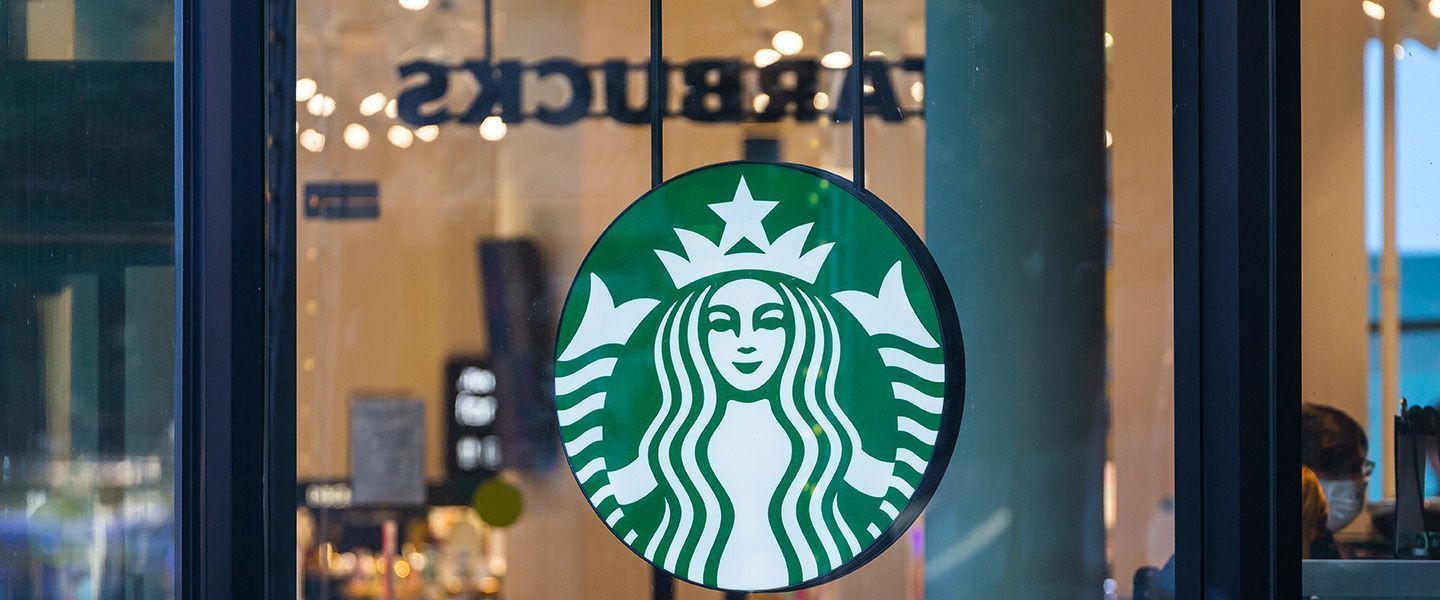 Starbucks окончательно закроет 130 кофеен и уволит сотрудников