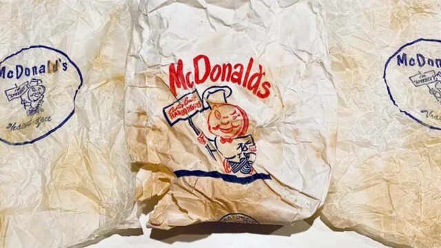 В Иллинойсе нашли замурованный в стену пакет с едой из McDonald’s 1950-х годов