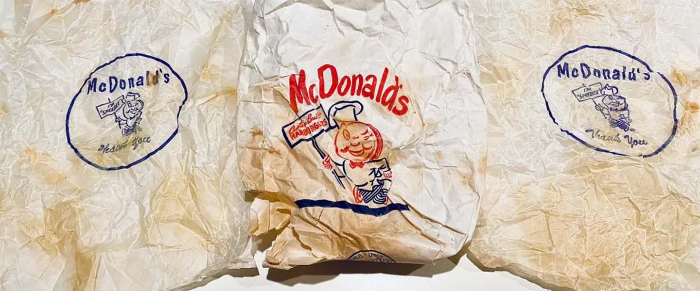 В Иллинойсе нашли замурованный в стену пакет с едой из McDonald’s 1950-х годов