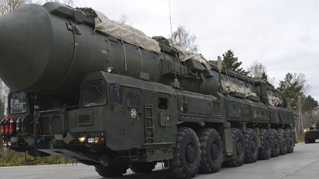 Лавров: риск ядерной войны есть, но Россия будет пытаться ее избежать