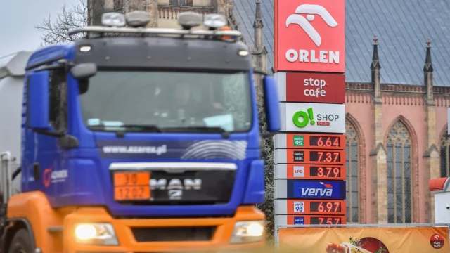 Польша прекратила бесплатно поставлять топливо Украине