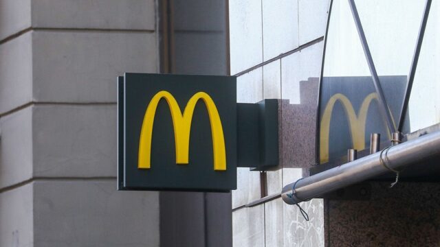 «Известия»: McDonald’s станет Mc и оставит за собой право вернуться в Россию
