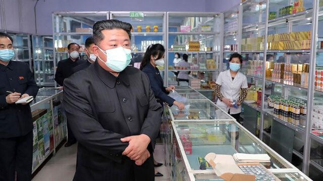 В КНДР привлекли военных к поставкам медикаментов на фоне эпидемии «лихорадки»