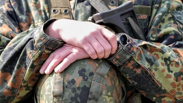 Опрос: 50% немцев не поддерживают поставки тяжелого вооружения Украине