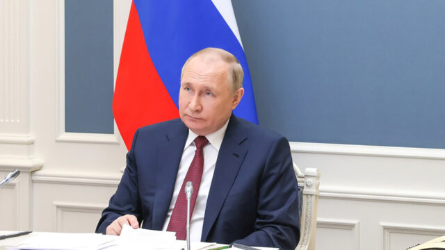 «Россия начинает приобретать новые компетенции». Путин – о санкциях, импортозамещении и люксовых товарах