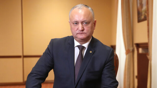 Подарок на юбилей Санду не удался. В партии экс-главы Молдовы опровергли задержание Додона