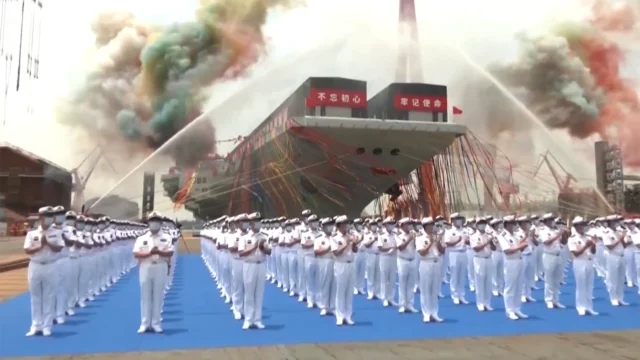 Китай спустил на воду свой самый современный авианосец
