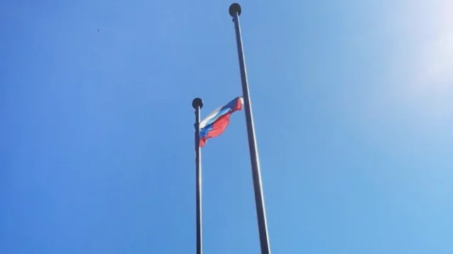 С мемориала в Катыни убрали польский флаг. Польша потребовала объяснений