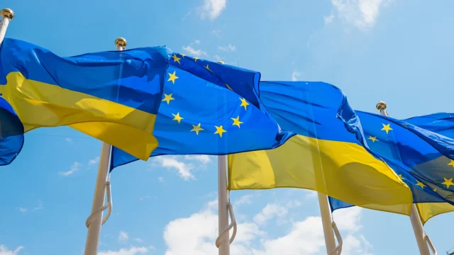 Bloomberg: против предоставления Украине статуса кандидата в ЕС выступили Нидерланды и Дания
