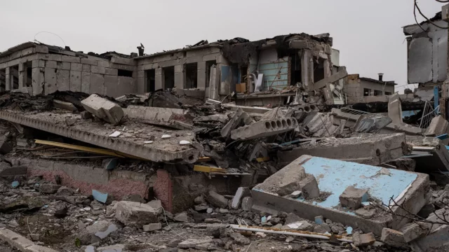 Разрушенная школа в Николаеве, 1 апреля 2022 года
