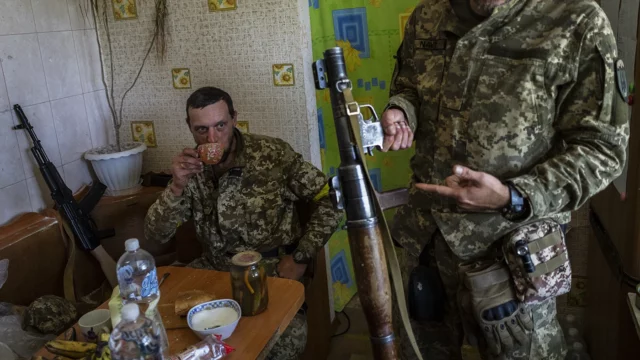 Зеленский подписал законопроект об отправке бойцов теробороны в зону боевых действий