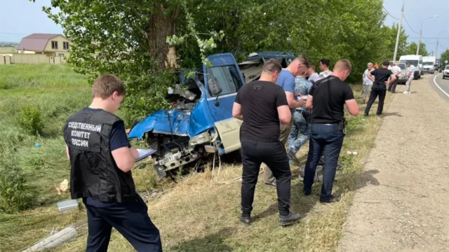 В ДТП с рейсовым автобусом на Кубани погибли четыре человека