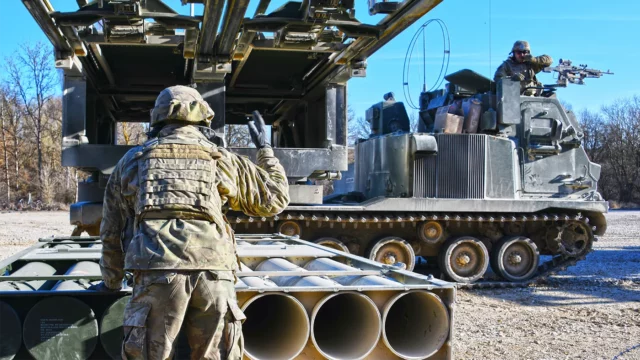 Великобритания передаст Украине ракетные системы залпового огня