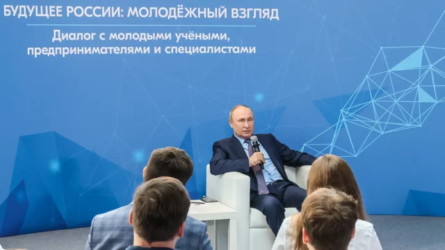 «Россию невозможно обнести забором». О чем Путин поговорил с молодыми предпринимателями