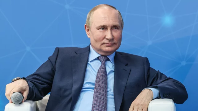 Опрос: каждому четвертому россиянину Путин симпатичен, каждого пятого — восхищает