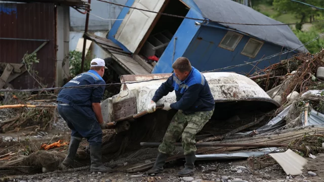 В результате удара стихии в Сочи повреждены около 100 домов