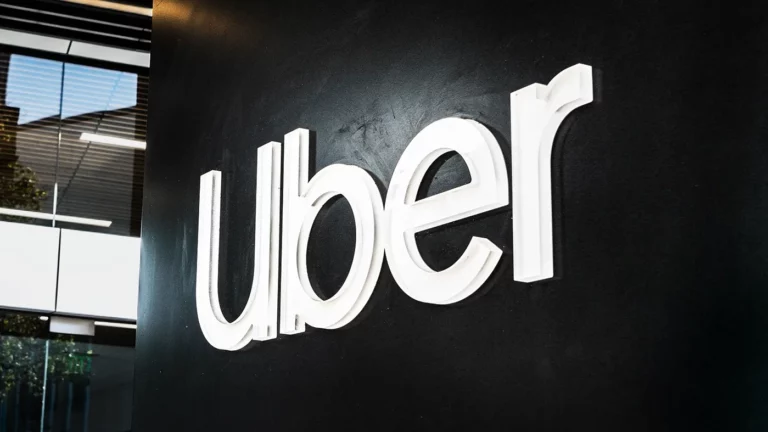 Guardian: Uber потратил сотни тысяч долларов на лоббизм в России