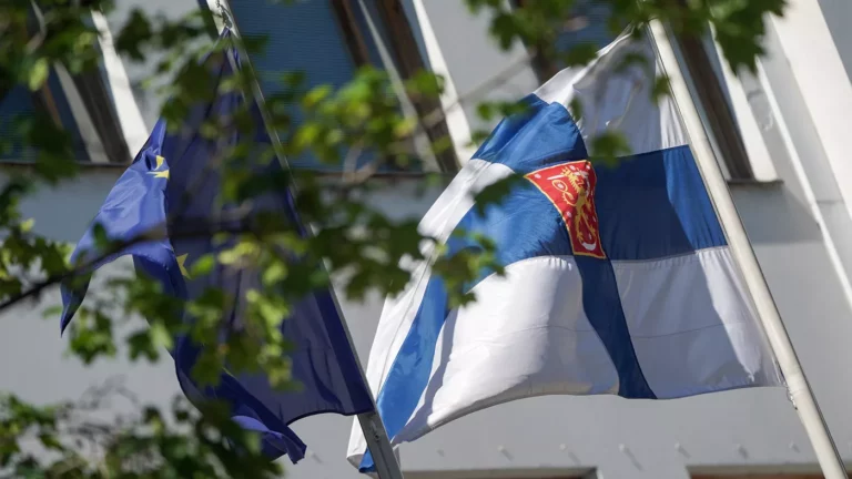 Ведущие партии Финляндии выступили за приостановку выдачи виз россиянам