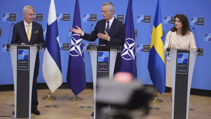 Послы 30 стран-участниц НАТО подписали протоколы о присоединении Финляндии и Швеции к альянсу