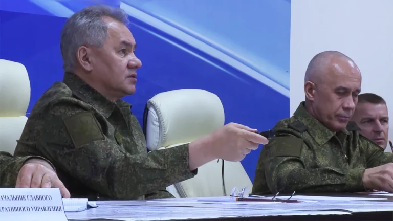 Шойгу приказал наращивать активность войск на всех направлениях на Украине