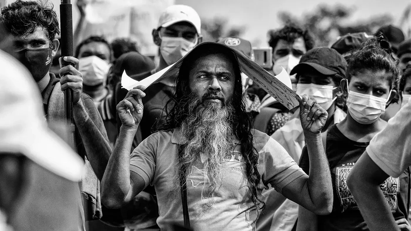 Как выглядит охваченная протестами Шри-Ланка