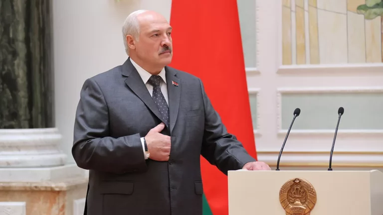 «История повторяется». Лукашенко рассказал Путину о планах нападения Запада на Россию