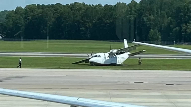 Самолет CASA CN-212 Aviocar, совершивший аварийную посадку