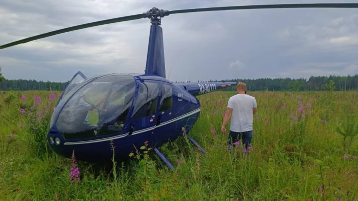 В Люберцах вертолет Robinson с двумя пассажирками зацепился за ЛЭП и экстренно приземлился