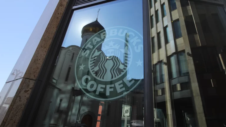 Новыми владельцами Starbucks в России станут ресторатор Пинский и Тимати