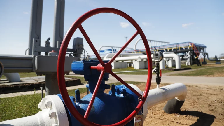 «Газпром» отключил газ Латвии