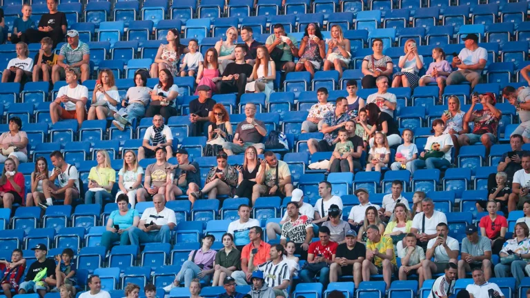 Посещаемость матчей чемпионата России по футболу упала вдвое после введения Fan ID