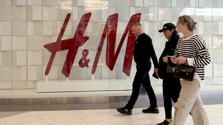 Экологическая госкомпания обвинила H&M в вывозе собранной одежды на свалку