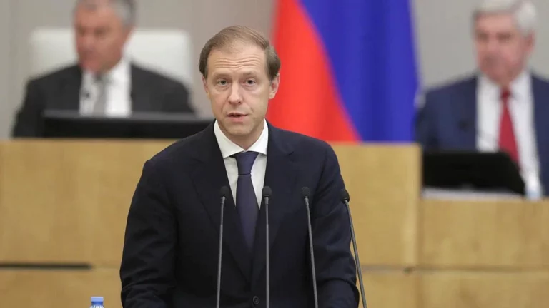 Путин назначил главу Минпромторга Мантурова вице-премьером