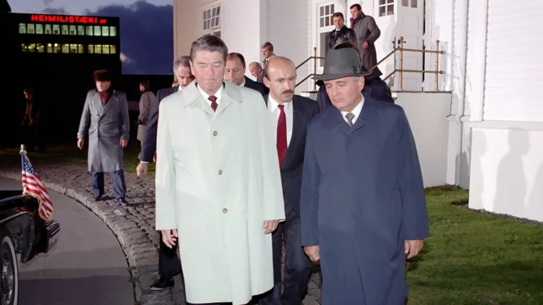 «Мне будет его не хватать». Личный переводчик Горбачева — о похоронах, последних днях политика и реакции общественности
