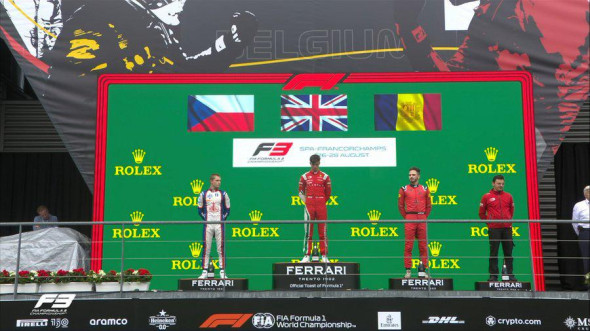 На церемонии награждения российского гонщика в «Формуле-3» по ошибке вывесили флаг Андорры