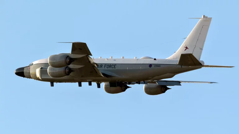 Архивное фото. Самолет-разведчик RC-135W Rivet Joint Королевских ВВС