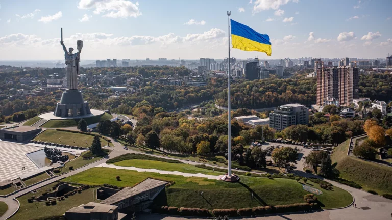 Украина добилась заморозки платежей по долгам на $20 млрд