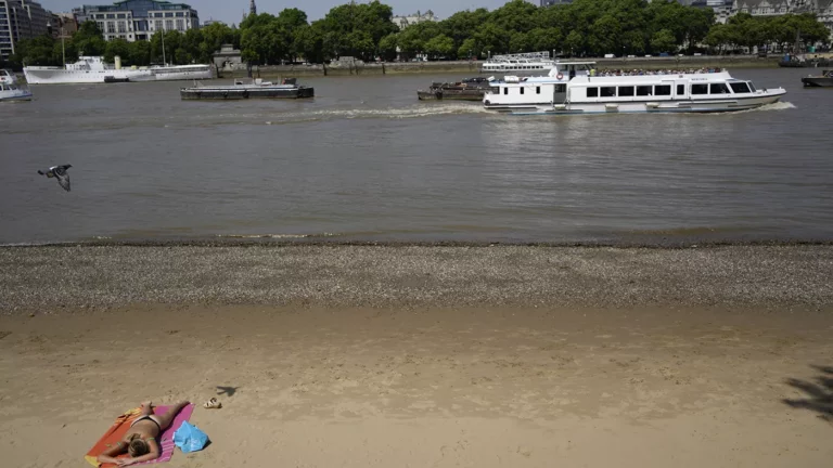 В Британии из-за аномальной жары впервые в истории пересох исток Темзы