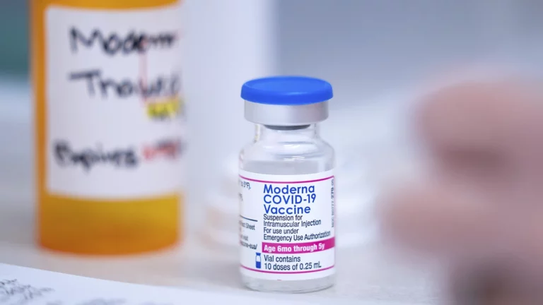 Moderna решила подать в суд на Pfizer и BioNTech за использование ее патента в вакцинах против COVID-19