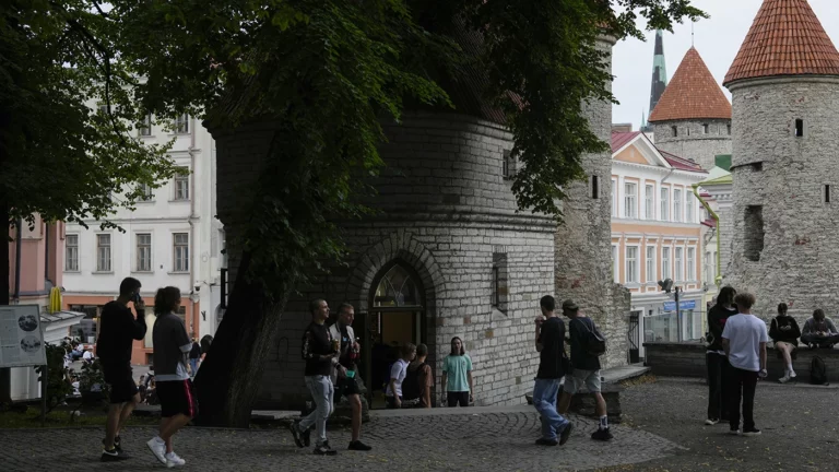 Глава МИД Эстонии предложил включить в следующий пакет санкций запрет на выдачу россиянам виз в Евросоюз