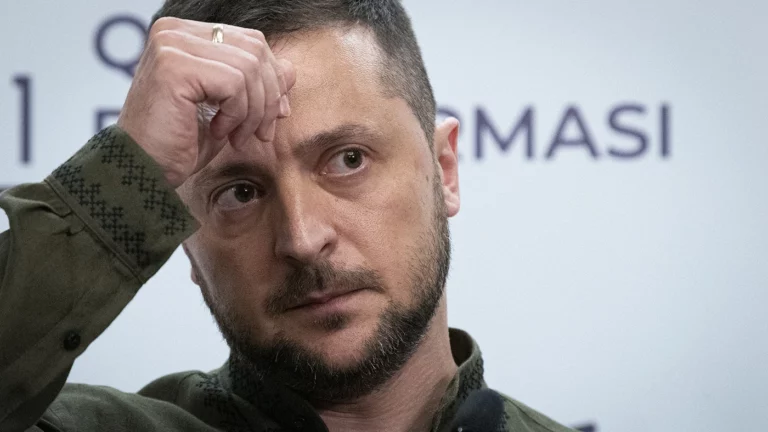Зеленский рассказал, что готов был уйти в отставку в начале боевых действий ради их прекращения