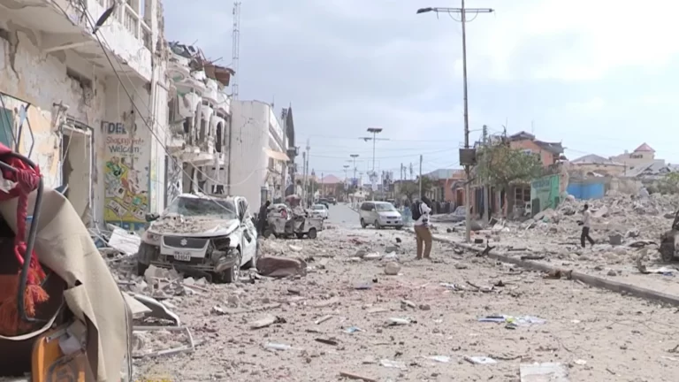 Более 10 человек погибли в результате атаки на отель в Сомали