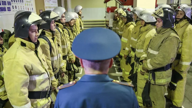 МЧС: российским спасателям грозит дефицит касок и беспилотников
