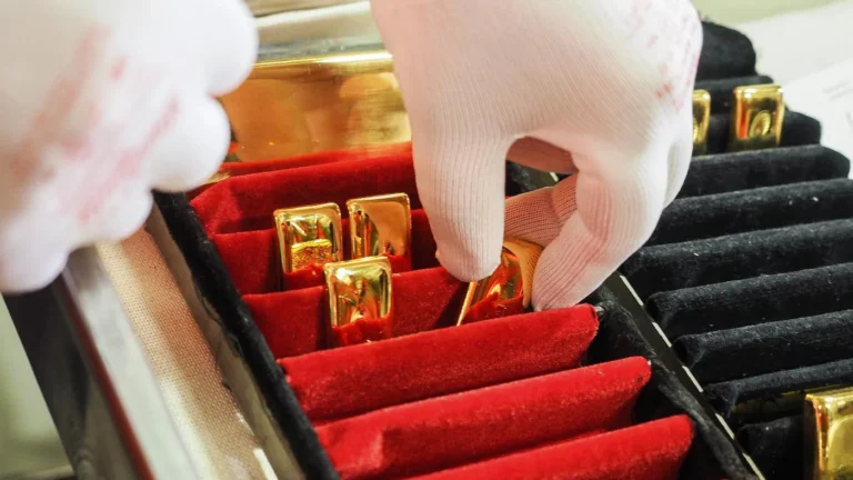 Швейцария вслед за ЕС ввела эмбарго на российское золото