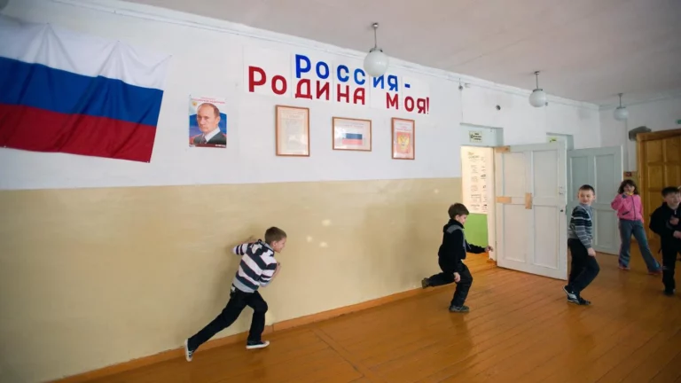 Уроки патриотизма, курсы программирования и финансовой грамотности: что появится в российских школах в новом учебном году