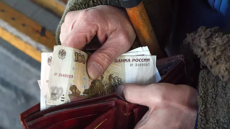 Пенсии, налоги, паспорта в СИЗО. Что изменится для россиян с 1 августа